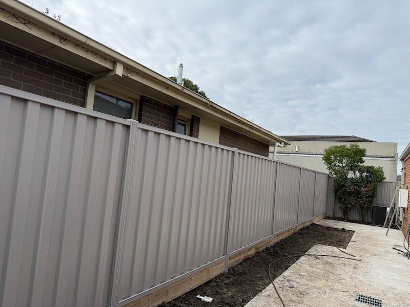 Colorbond fence with straight panels